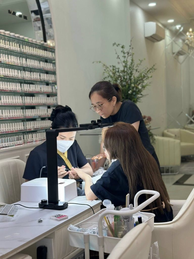 Học viện đào tạo Nails chuẩn Anh Quốc