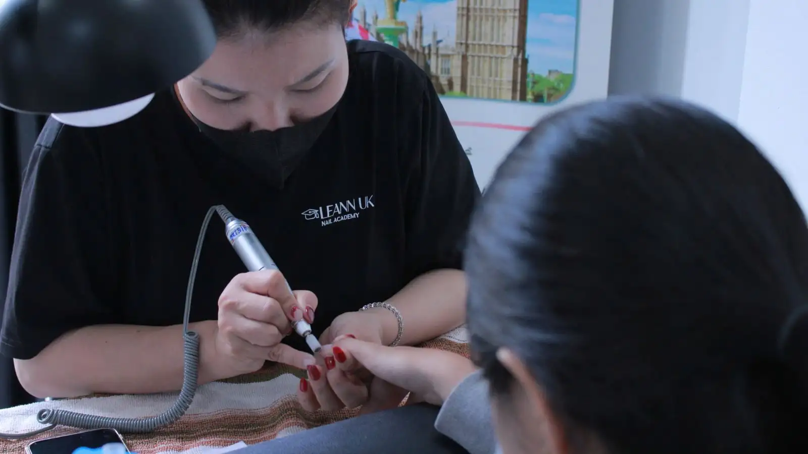 Học nail đi nước ngoài