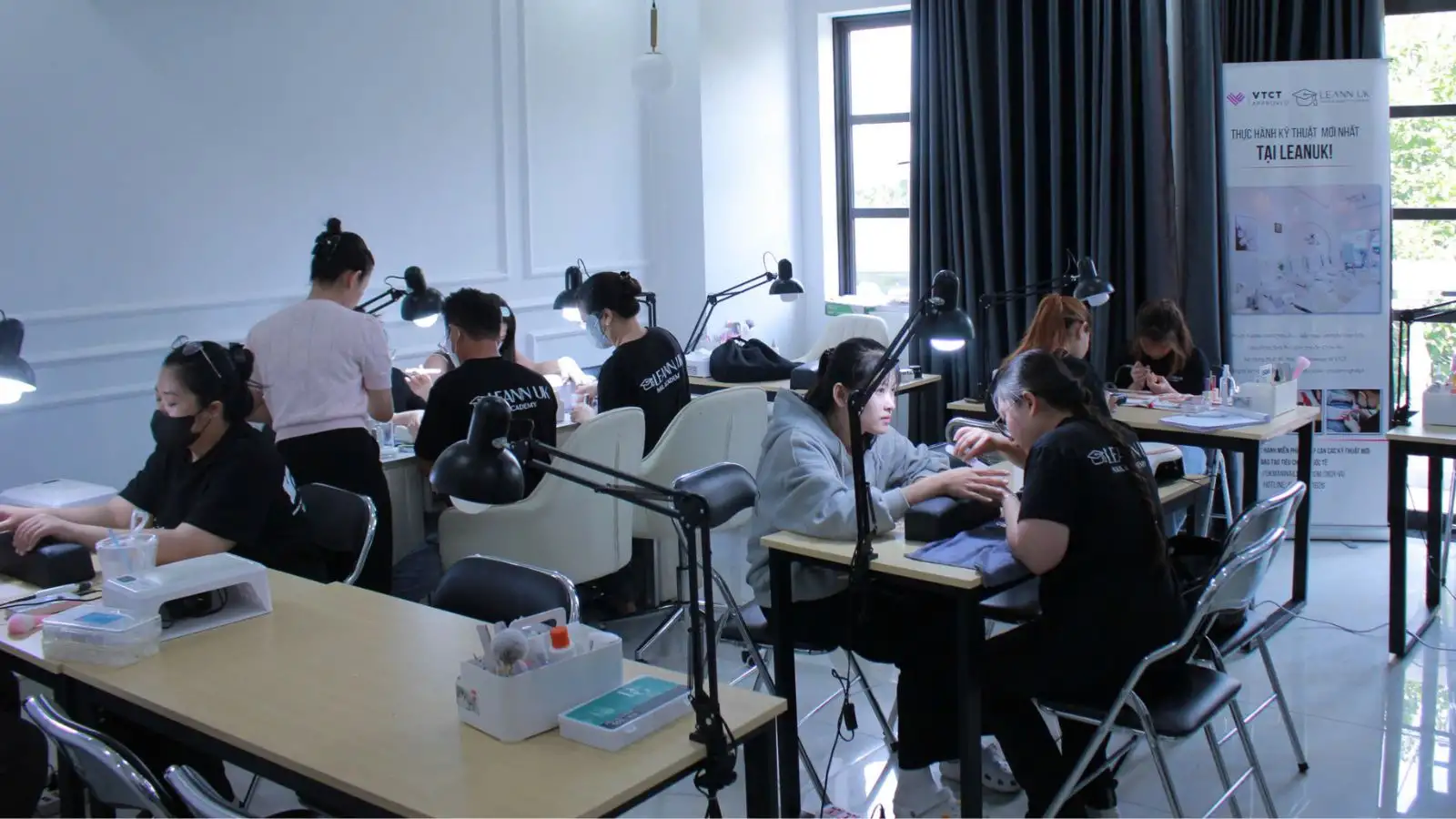 học nail đi nước ngoài