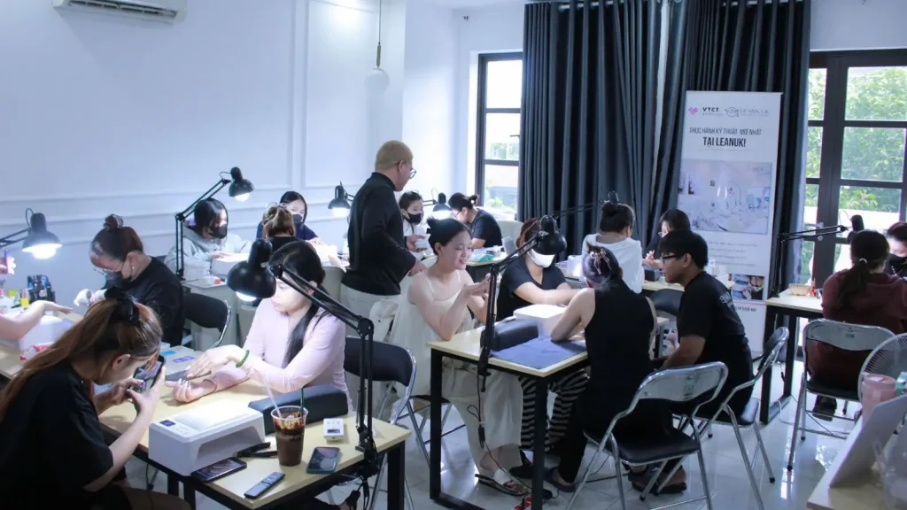 Học nail đi nước ngoài