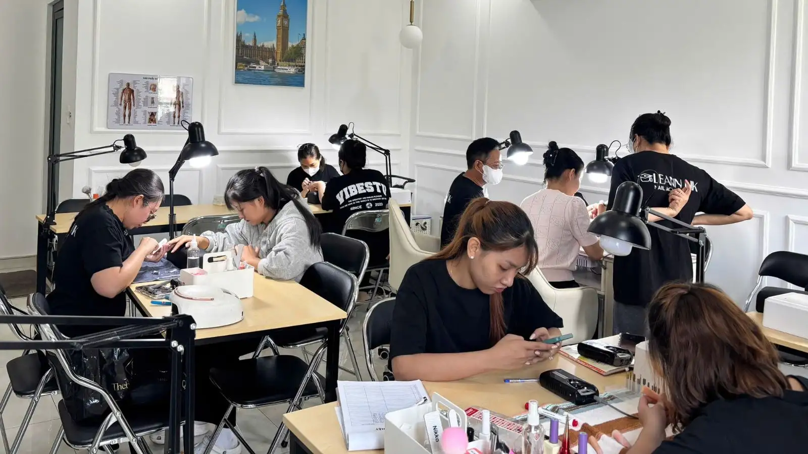 Học nail đi nước ngoài