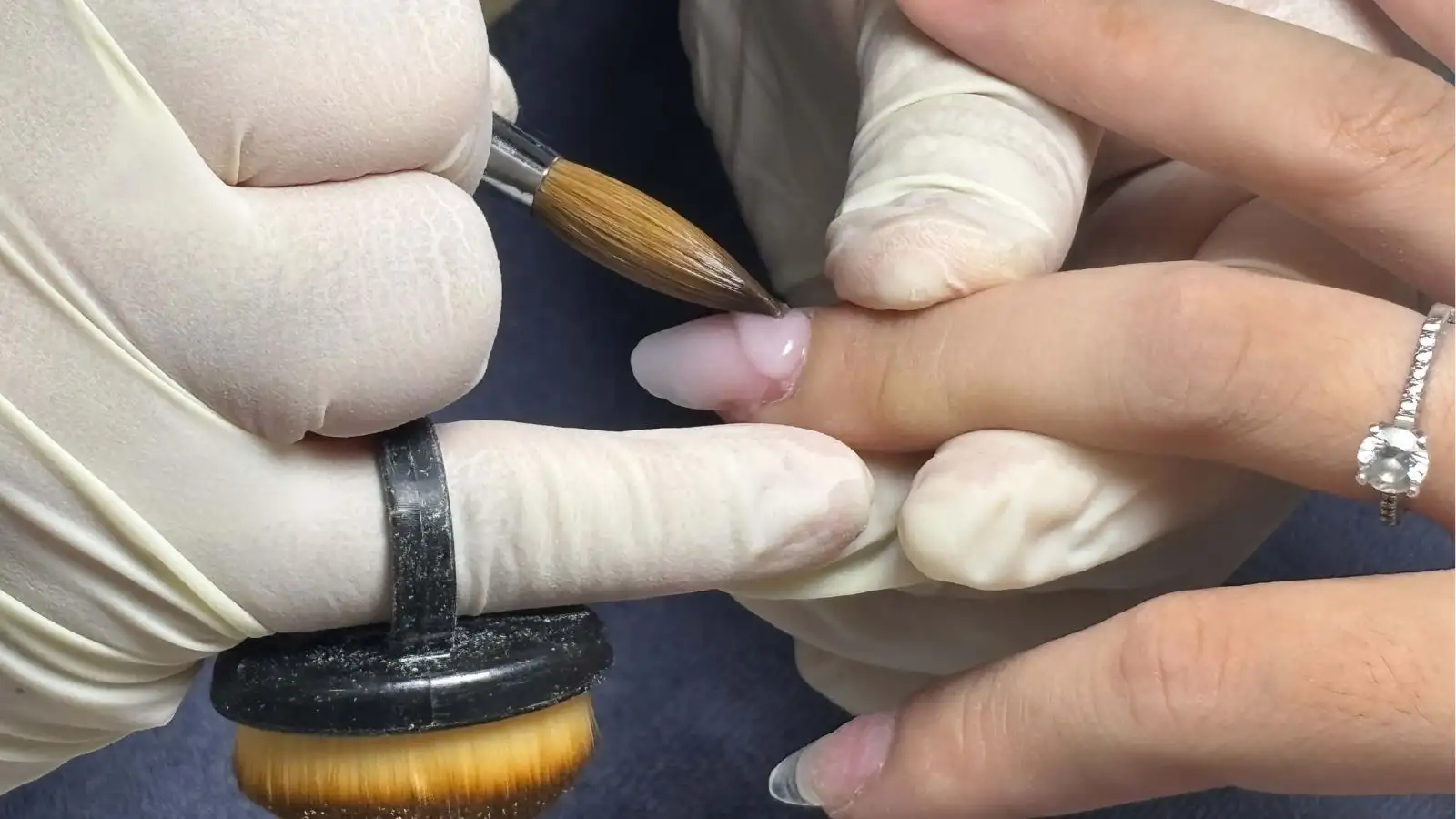 Học nail quốc tế: Học viên thực thành kỹ năng đắp bột