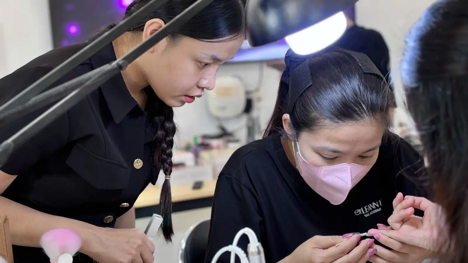 Học nail đi nước ngoài