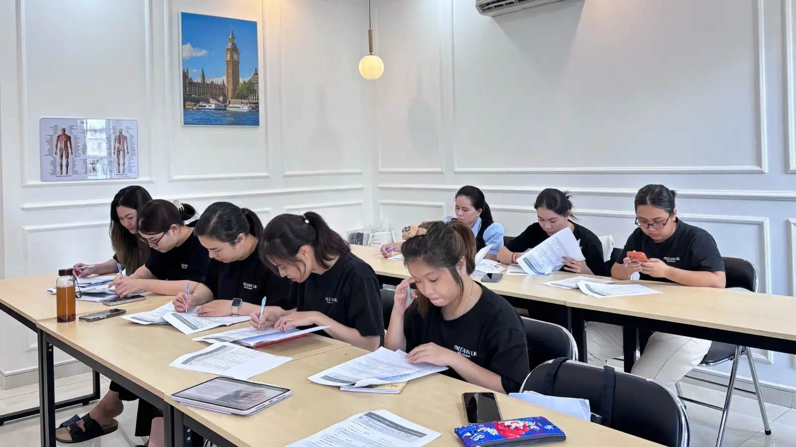 Học nail quốc tế