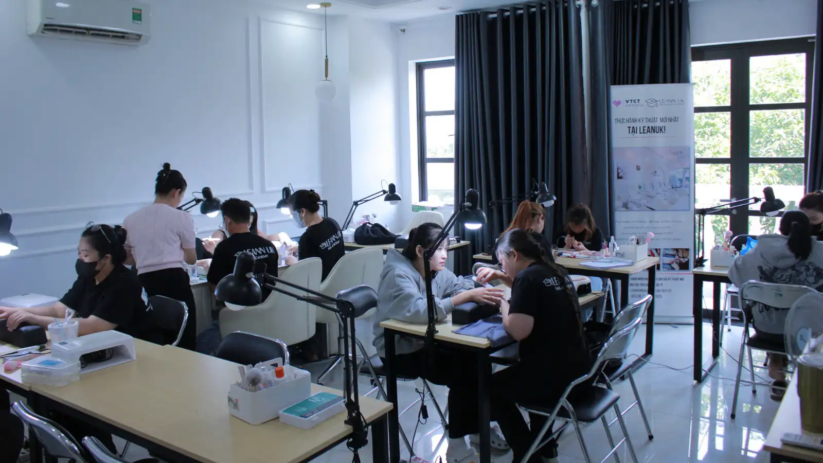 Học nail VTCT