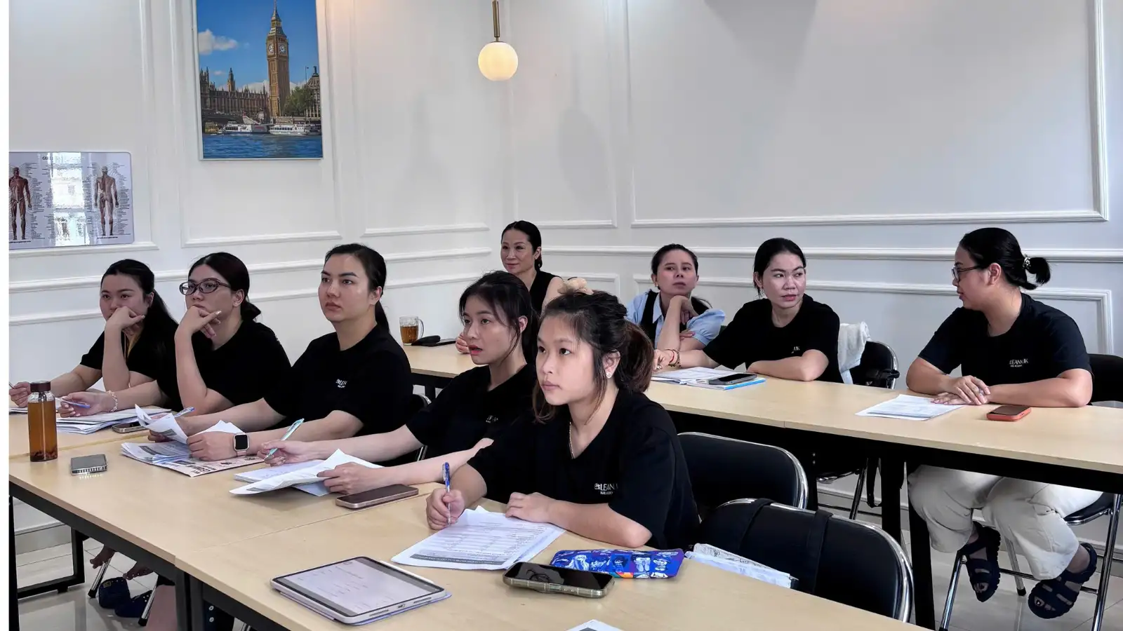 Học nail đi nước ngoài