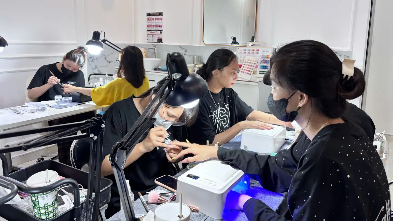 Tham gia khóa học Nail Tổng Hợp tại Leann UK với lộ trình từ cơ bản đến nâng cao, thực hành trên mẫu thật không giới hạn