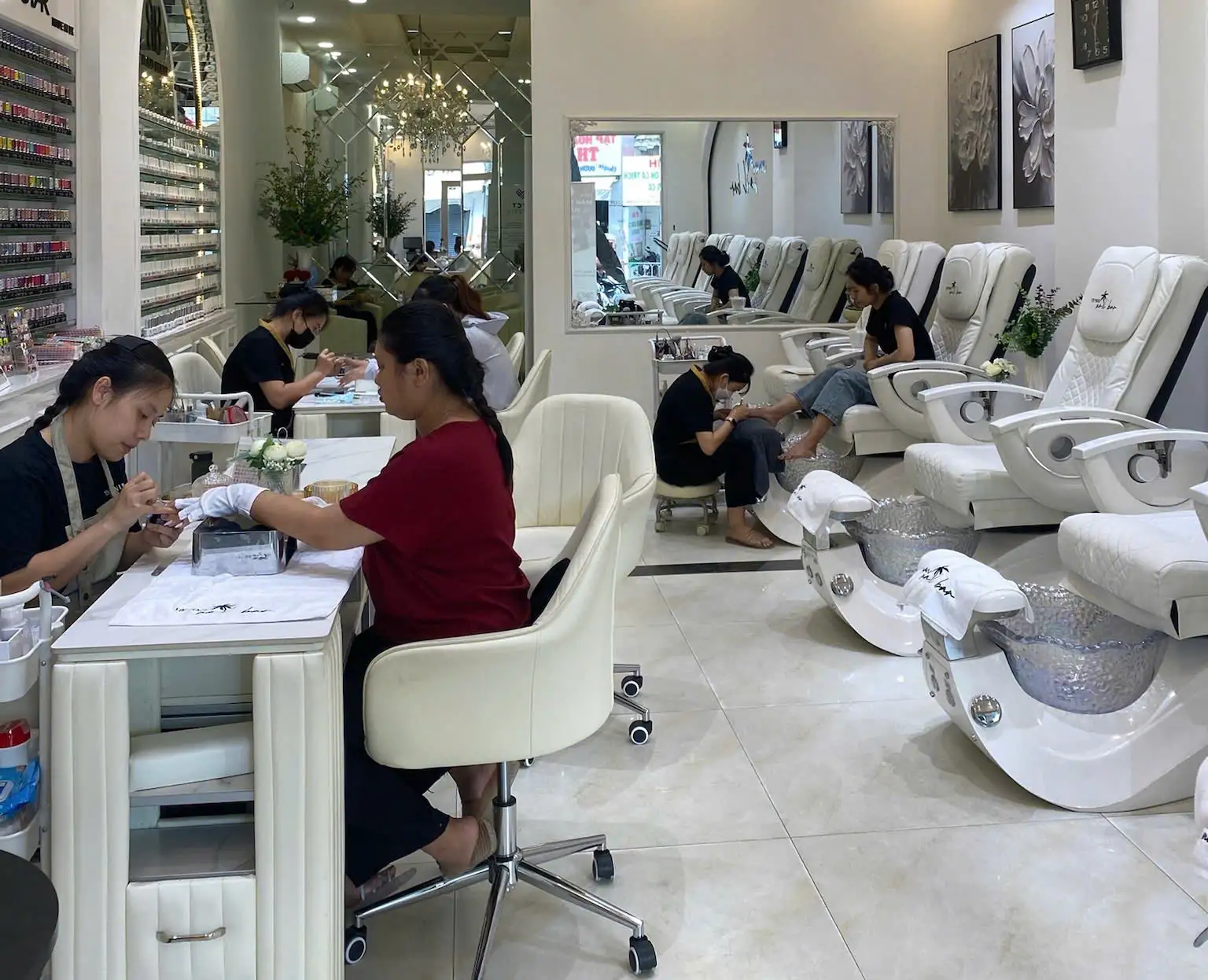 Leann Uk luôn tuân thủ các tiêu chuẩn vệ sinh an toàn trong dịch vụ nails