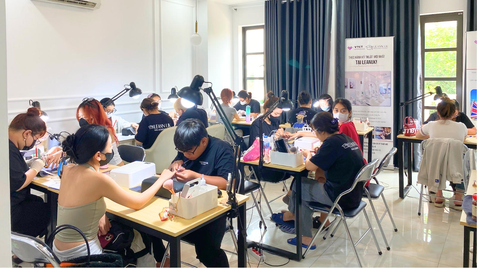 Học viên học Khoá học Nail cấp tốc